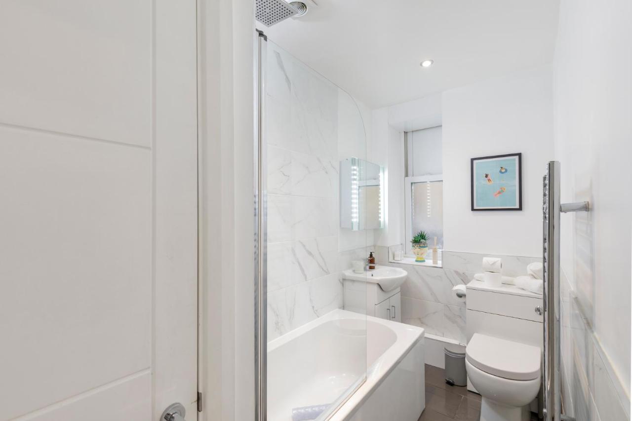 Coastal Chic Retreat In Hove
