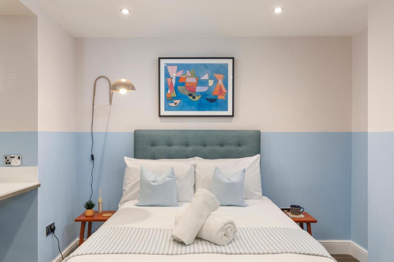 Апартаменты Coastal Chic Retreat In *